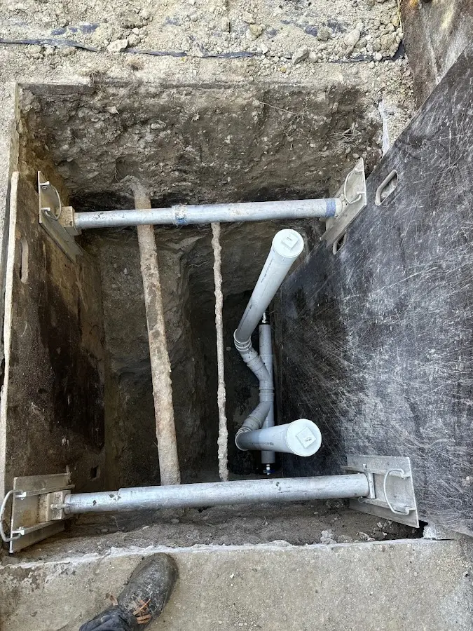 Experienced plumber completing Drain Cleaning work in Niles